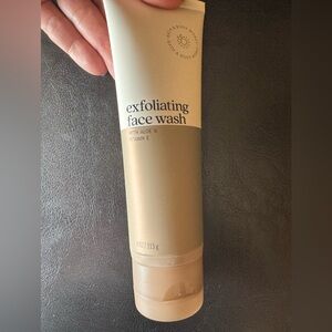 Bath & Body Works Exfoliating Face Wash with Aloe & Vitamin E 4 Oz/113g